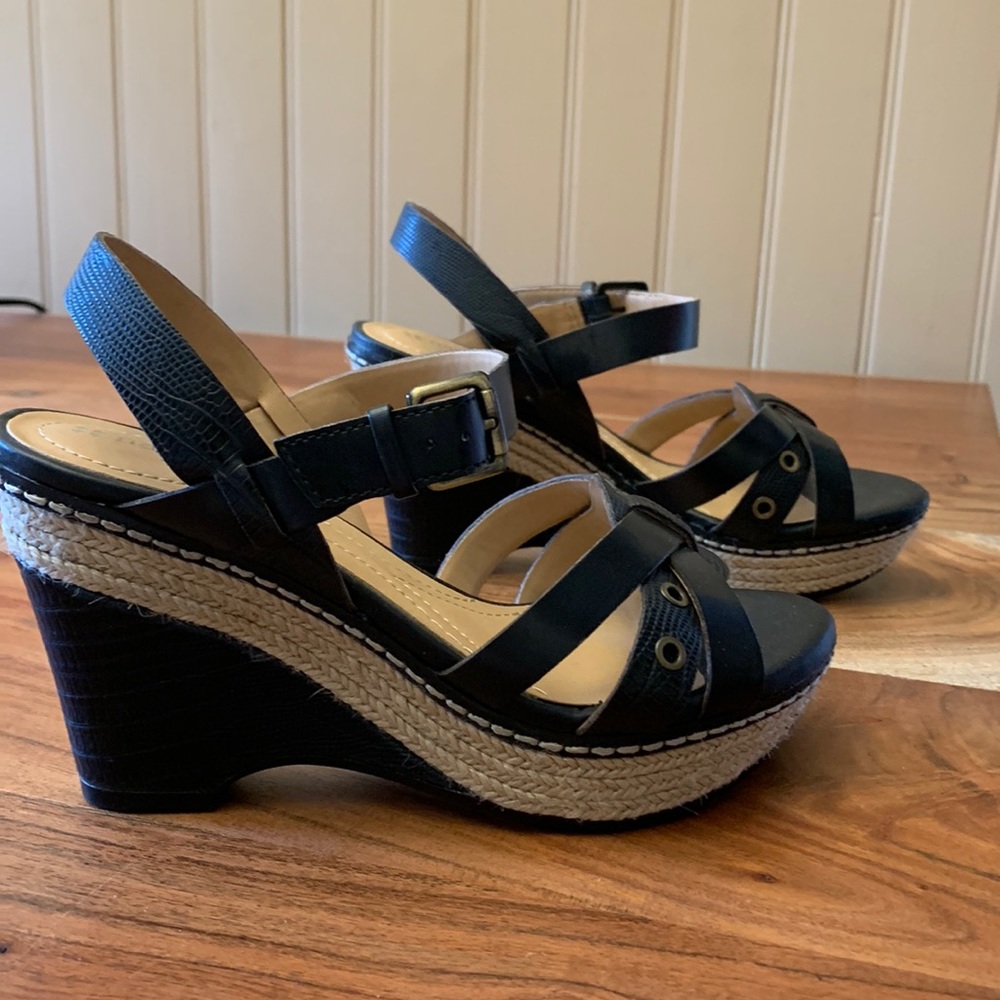 NWOT Naturalizer platform sandals.